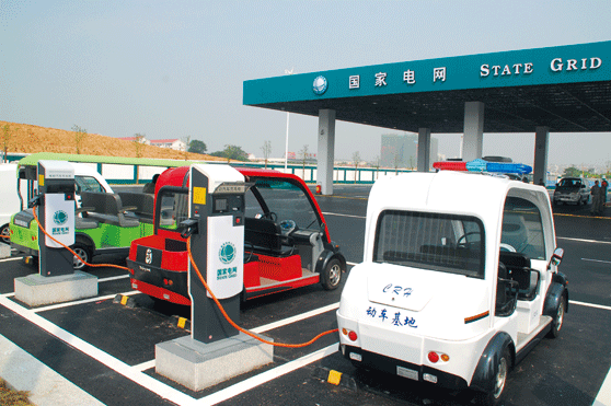 武漢電動汽車普及遭遇充電難 自建需停車位 武漢電動汽車普及遭遇充電難 自建需停車位