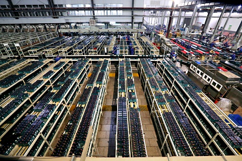 新能源汽車勢頭迅猛 今年產銷量或達20萬 新能源汽車勢頭迅猛 今年產銷量或達20萬