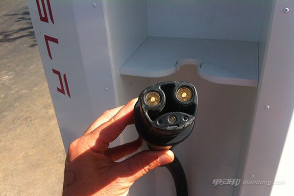 寶馬大眾聯手在美建快充網絡 向所有用戶開放使用 寶馬大眾聯手在美建快充網絡 向所有用戶開放使用