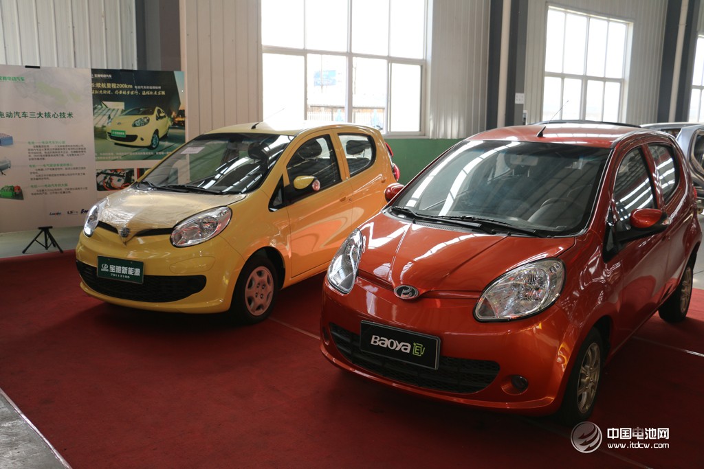 活動(dòng)得到了山東省汽車行業(yè)協(xié)會(huì)的大力支持。圖為調(diào)研團(tuán)在山東德州——德州寶雅新能源汽車有限公司考察、交流。