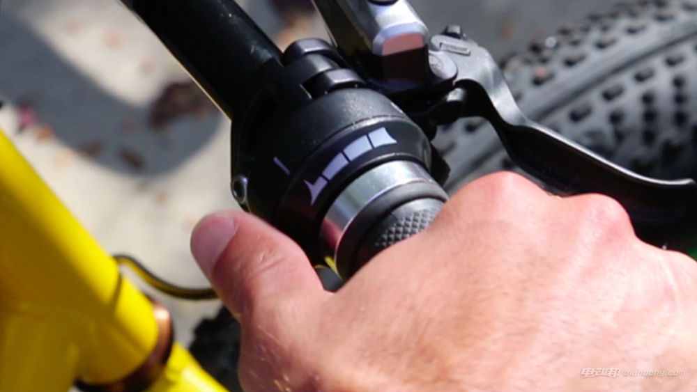 這就是那輛續(xù)航80公里 俗稱“小特斯拉”的Storm 這就是那輛續(xù)航80公里 俗稱“小特斯拉”的Storm