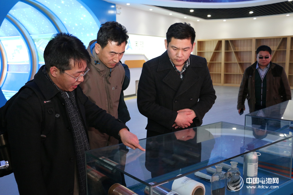 奧冠集團總經理孟祥輝帶領調研團參觀