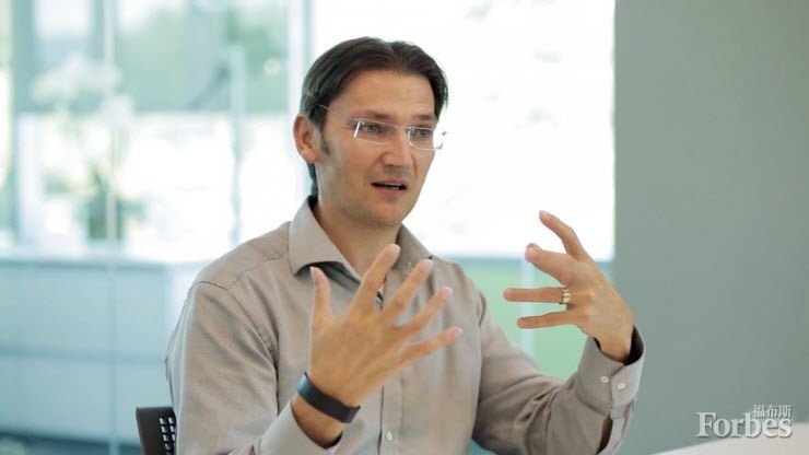 前梅賽德斯奔馳北美研發中心掌門人約翰?諸維爾特（Johann Jungwirth）最近被蘋果招致麾下。