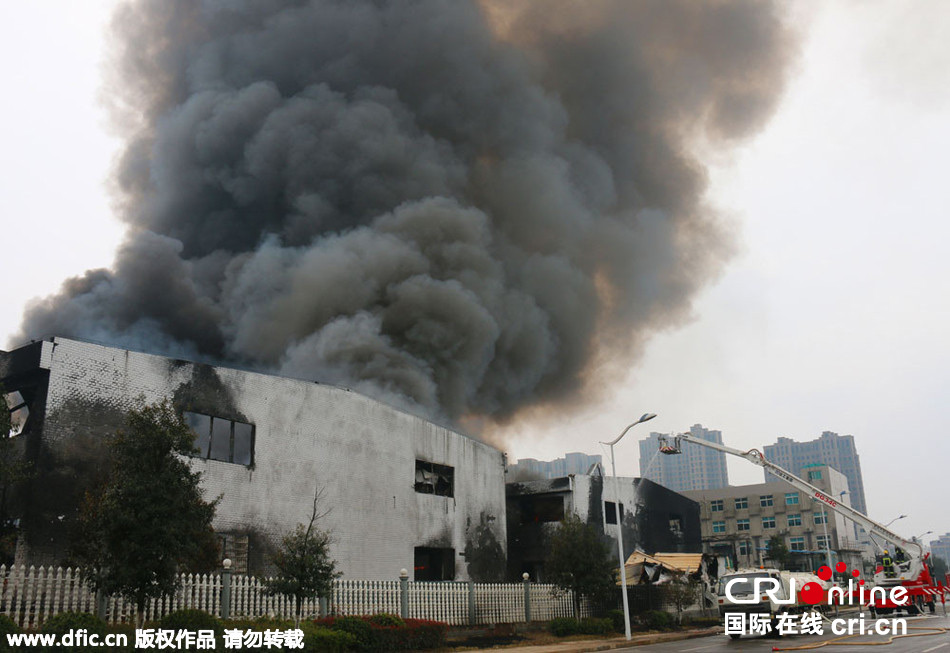 湖南寧鄉海納新材料發生爆炸 濃煙漫延數公里 湖南寧鄉海納新材料發生爆炸 濃煙漫延數公里