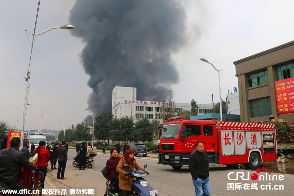 湖南寧鄉海納新材料發生爆炸 濃煙漫延數公里 湖南寧鄉海納新材料發生爆炸 濃煙漫延數公里