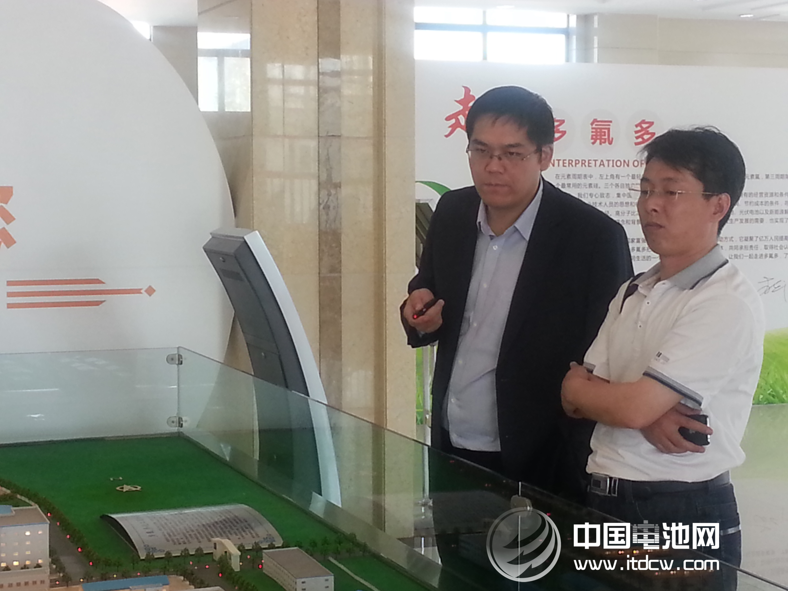 多氟多化工股份有限公司副總經理李云峰陪同中國電池網CEO于清教考察 多氟多化工股份有限公司副總經理李云峰陪同中國電池網CEO于清教考察