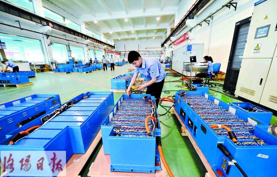 今年1月至4月，中航鋰電實現產值、銷售收入、利潤總額同比分別增長2.76倍、3.79倍和2.7倍。