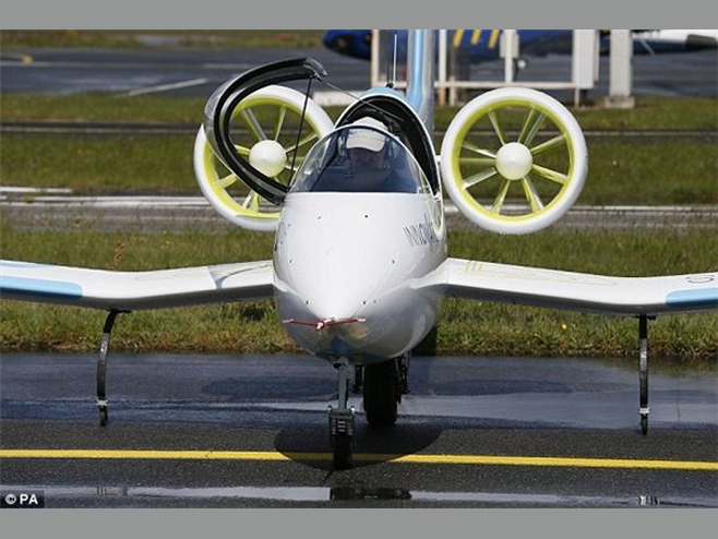 純電動飛機起飛了！“空中特斯拉”純電動飛機亮相