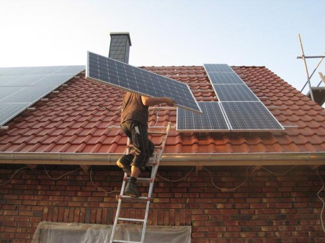 日本推算2040年廢棄太陽能電池板將達(dá)77萬噸 日本推算2040年廢棄太陽能電池板將達(dá)77萬噸