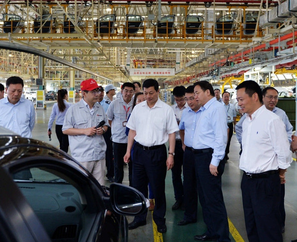 竺延風(fēng)到東風(fēng)汽車襄陽基地調(diào)研 混合動(dòng)力公交助力襄陽 竺延風(fēng)到東風(fēng)汽車襄陽基地調(diào)研 混合動(dòng)力公交助力襄陽