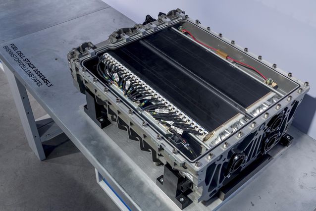 寶馬汽車應該放棄氫能源，師從特斯拉？