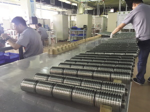 天津產(chǎn)超級電池亮相 充電一次只需要3-5分鐘 天津產(chǎn)超級電池亮相 充電一次只需要3-5分鐘