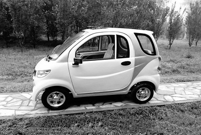  老年代步車無國標(biāo)無牌照無監(jiān)管 “裸奔”何時終結(jié)？