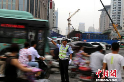 鄭州：電動車大軍浩浩蕩蕩 安全隱患引爭議不斷