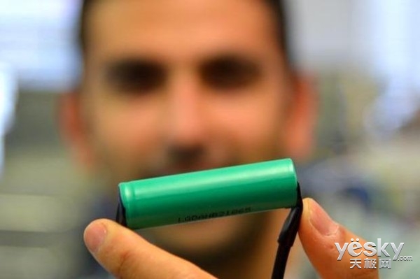 液體電解質(zhì)是電池起火首要原因 三星研發(fā)固態(tài)電池 液體電解質(zhì)是電池起火首要原因 三星研發(fā)固態(tài)電池