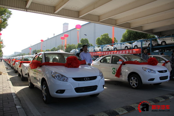 合肥乘坐電動出租車每公里或多掏0.2元 實行同城同價