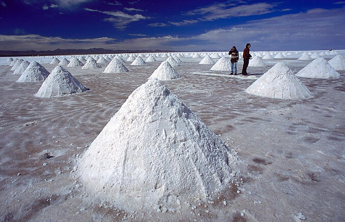 全球鋰資源供給偏緊 9月投資首選新能源汽車標(biāo)的 