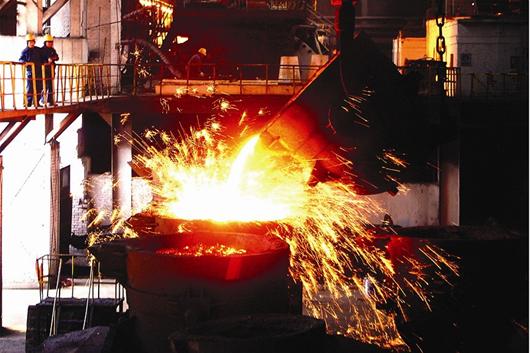 武鋼45職工當協警背后:A股鋼企半年虧超百億 武鋼45職工當協警背后:A股鋼企半年虧超百億