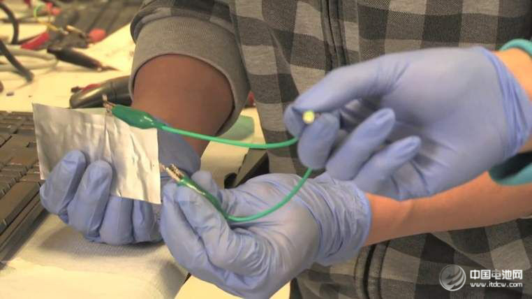 鋰電池材料市場供不應(yīng)求 產(chǎn)業(yè)鏈公司滿負荷生產(chǎn)