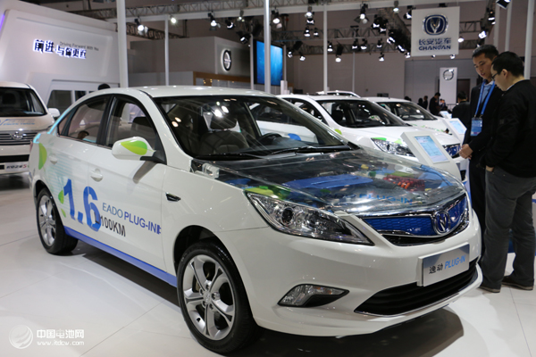 產業發展路線圖確定 2025年新能源汽車銷量將占20% 產業發展路線圖確定 2025年新能源汽車銷量將占20%