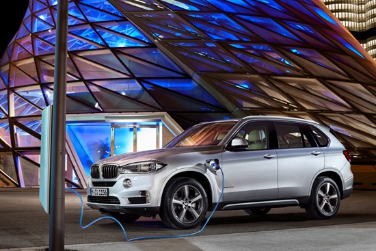 上市公司加速布局充電樁市場 未來規模將達1500億元 上市公司加速布局充電樁市場 未來規模將達1500億元