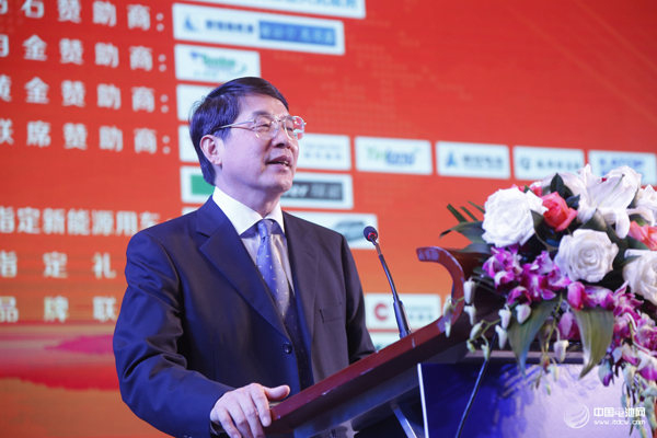 中共武漢市市委常委馮記春向中外嘉賓介紹武漢新能源發展情況與規劃 中共武漢市市委常委馮記春向中外嘉賓介紹武漢新能源發展情況與規劃