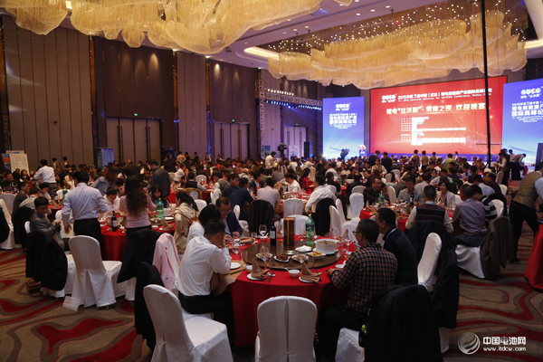鋰電“達沃斯”舉行盛大歡迎晚宴 中外嘉賓同臺交流 鋰電“達沃斯”舉行盛大歡迎晚宴 中外嘉賓同臺交流