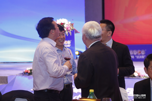 鋰電“達沃斯”舉行盛大歡迎晚宴 中外嘉賓同臺交流 鋰電“達沃斯”舉行盛大歡迎晚宴 中外嘉賓同臺交流