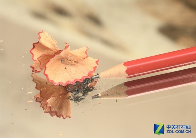 平時(shí)我們所見到的石墨烯大概就是鉛筆灰的樣子