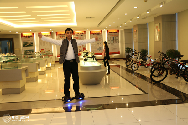 中國電池網創始人于清教調研飛毛腿集團 產品訂單忙碌 中國電池網創始人于清教調研飛毛腿集團 產品訂單忙碌