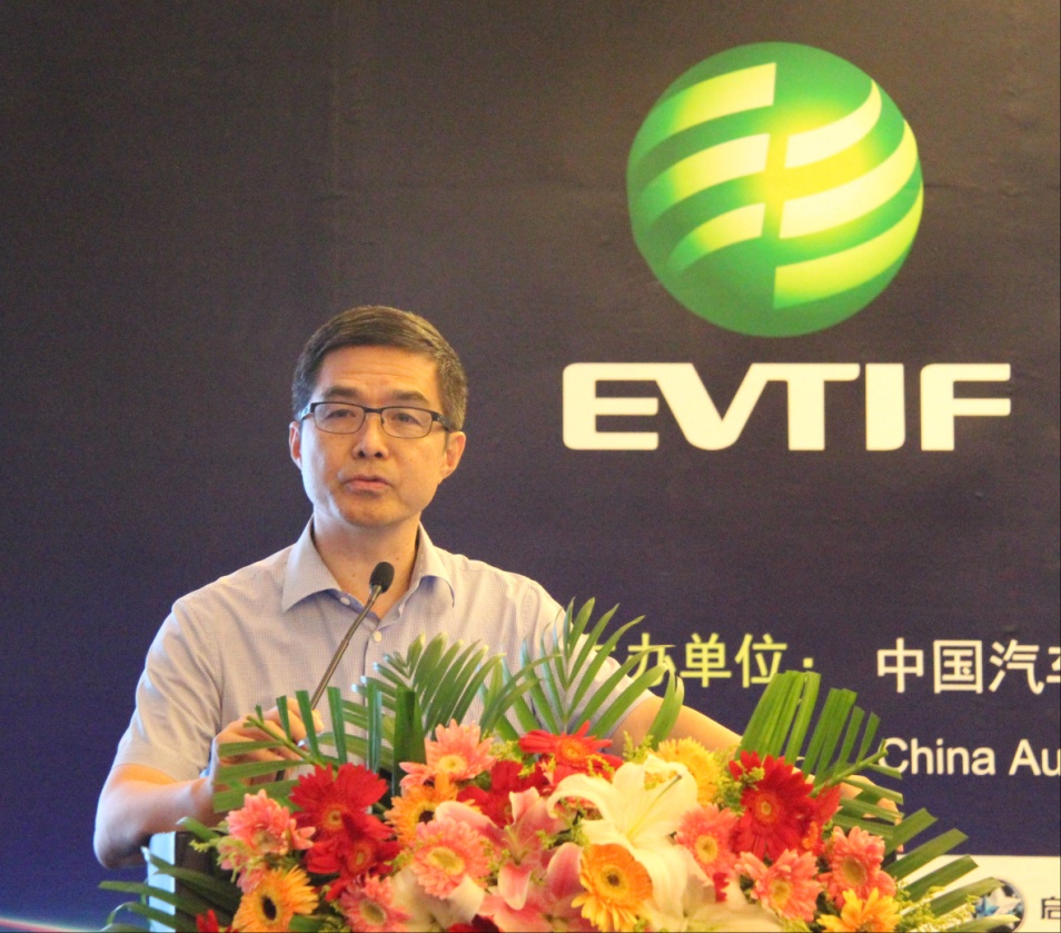 歐陽明高：高額補貼致新能源商用車產量超常規增長