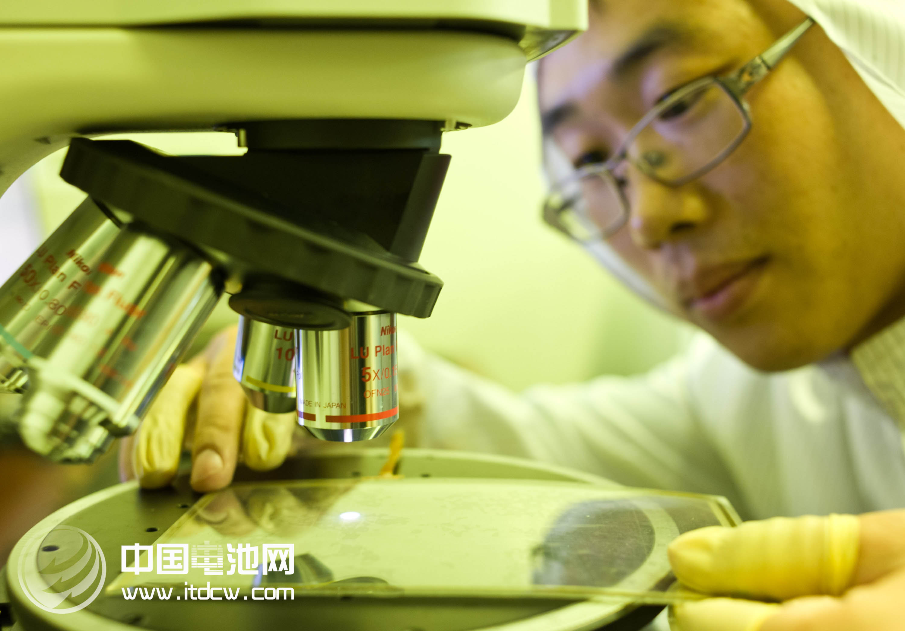 石墨烯鋰電子電容器在青島“誕生”  填補(bǔ)國(guó)內(nèi)空白