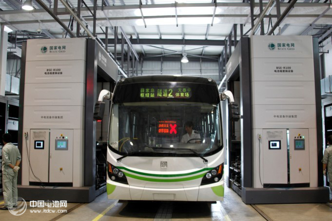 青島市電動公交車充換電量突破1億電池度 青島市電動公交車充換電量突破1億電池度