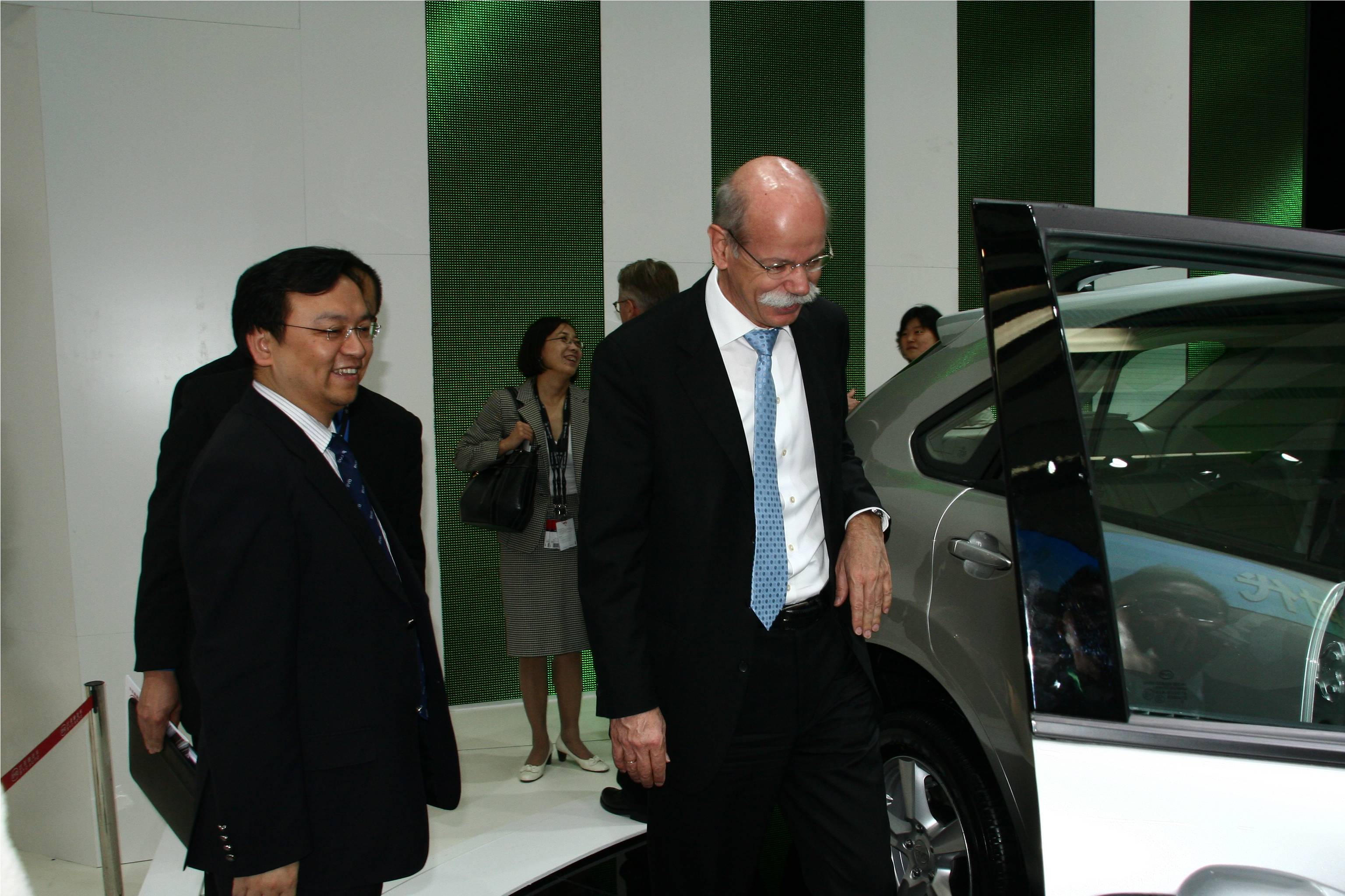 王傳福：未來只做新能源 預計2030年實現私家車電動化