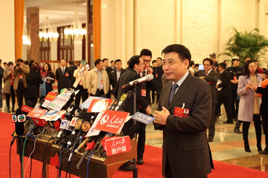 工信部部長苗圩:預計今年新能源汽車有一倍以上增長 工信部部長苗圩:預計今年新能源汽車有一倍以上增長