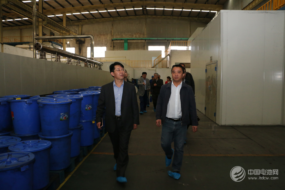 調研團參觀金瑞科技生產車間 調研團參觀金瑞科技生產車間