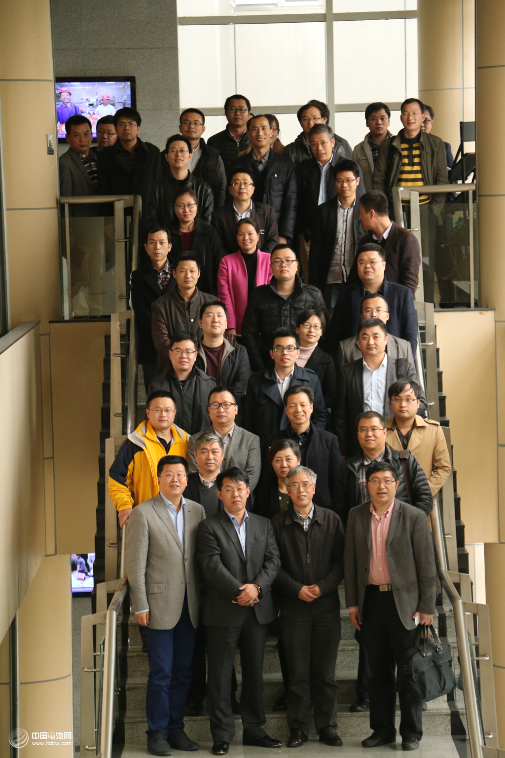 鋰電產(chǎn)業(yè)發(fā)展路線主題沙龍長沙舉行  與會(huì)者合影