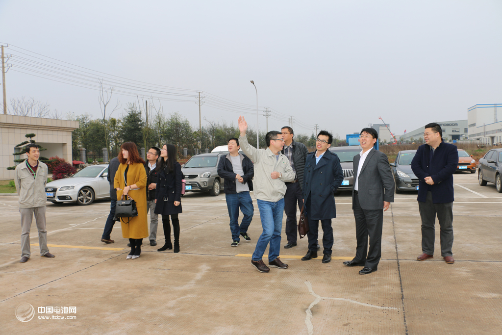 IMG_8662.JPG 調(diào)研團(tuán)一行與杉杉能源相關(guān)領(lǐng)導(dǎo)合影留念 IMG_8662.JPG 調(diào)研團(tuán)一行與杉杉能源相關(guān)領(lǐng)導(dǎo)合影留念