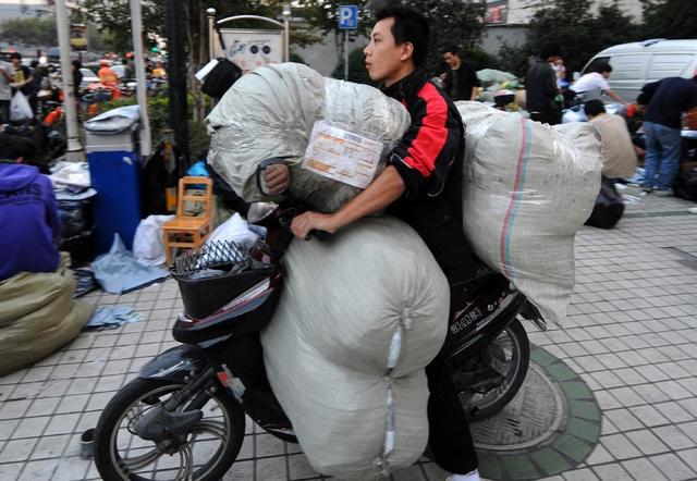 深圳啟動“史上最嚴(yán)”禁摩限電令 快遞行業(yè)受重創(chuàng)