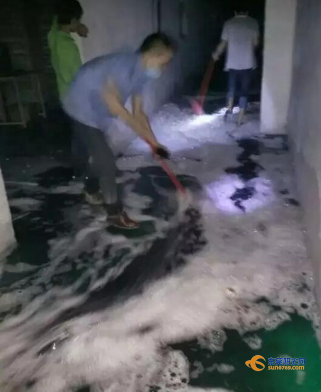 廣東深圳：中準(zhǔn)能源廢舊圓柱鋰電池堆冒煙起火 無傷亡