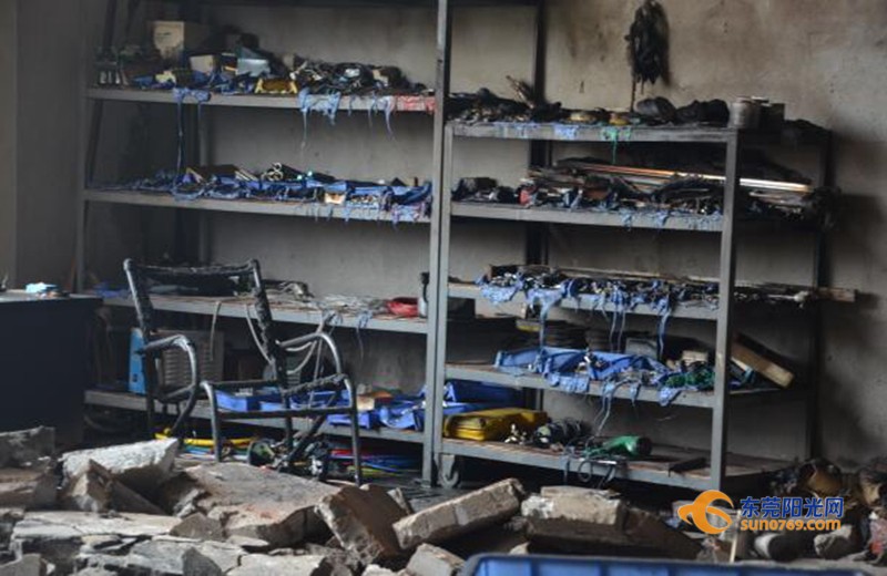 廣東深圳：中準(zhǔn)能源廢舊圓柱鋰電池堆冒煙起火 無傷亡