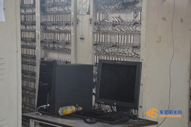 廣東深圳：中準(zhǔn)能源廢舊圓柱鋰電池堆冒煙起火 無傷亡