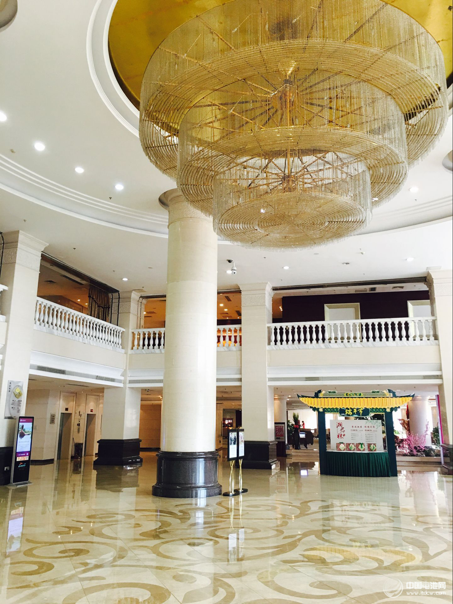 第4屆鋰電“達沃斯”論壇組委會秘書長、電池百人會常務副理事長兼秘書長于清教一行應邀抵達長沙,在寧鄉高新區、長沙市人民政府、長沙市經信委、中國(長沙)先進電池材料及電池產業技術創新戰略聯盟和中南大學就第4屆鋰電“達沃斯”論壇籌備情況及舉辦城市等進行調研交流 第4屆鋰電“達沃斯”論壇組委會秘書長、電池百人會常務副理事長兼秘書長于清教一行應邀抵達長沙,在寧鄉高新區、長沙市人民政府、長沙市經信委、中國(長沙)先進電池材料及電池產業技術創新戰略聯盟和中南大學就第4屆鋰電“達沃斯”論壇籌備情況及舉辦城市等進行調研交流