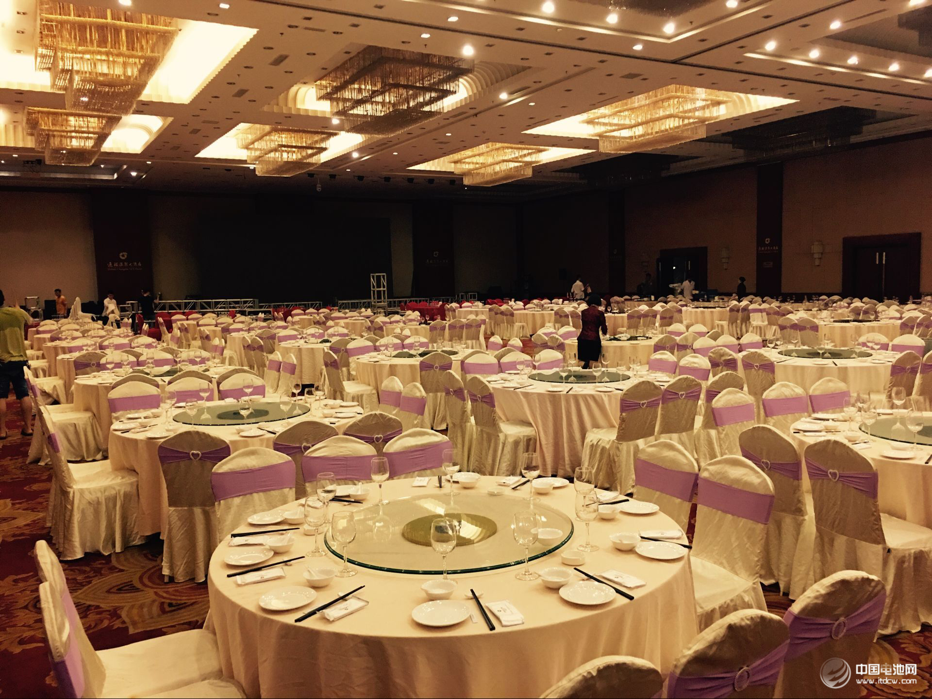 第4屆鋰電“達沃斯”論壇組委會秘書長、電池百人會常務副理事長兼秘書長于清教一行應邀抵達長沙,在寧鄉高新區、長沙市人民政府、長沙市經信委、中國(長沙)先進電池材料及電池產業技術創新戰略聯盟和中南大學就第4屆鋰電“達沃斯”論壇籌備情況及舉辦城市等進行調研交流 第4屆鋰電“達沃斯”論壇組委會秘書長、電池百人會常務副理事長兼秘書長于清教一行應邀抵達長沙,在寧鄉高新區、長沙市人民政府、長沙市經信委、中國(長沙)先進電池材料及電池產業技術創新戰略聯盟和中南大學就第4屆鋰電“達沃斯”論壇籌備情況及舉辦城市等進行調研交流