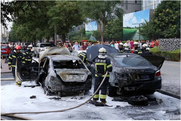 一輛江淮iev5在三里屯發(fā)生自燃 一輛江淮iev5在三里屯發(fā)生自燃