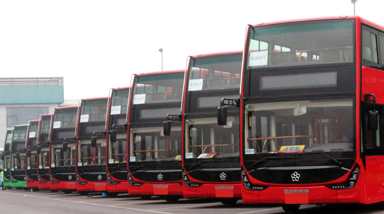 國內首條電動雙層觀光車線路綻放銀隆“中國紅”