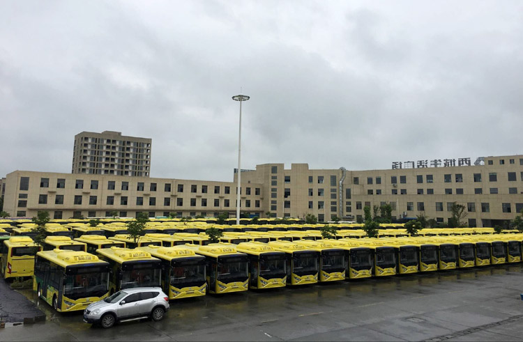 150輛銀隆純電動(dòng)客車(chē)運(yùn)抵湖北潛江 7月中旬將投入運(yùn)營(yíng) 150輛銀隆純電動(dòng)客車(chē)運(yùn)抵湖北潛江 7月中旬將投入運(yùn)營(yíng)