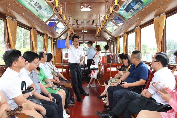 廣西來賓市市長雷應(yīng)敏一行蒞臨銀隆新能源