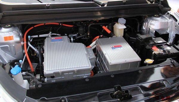 新能源汽車爆發(fā)增長 三元鋰電池漸成主流