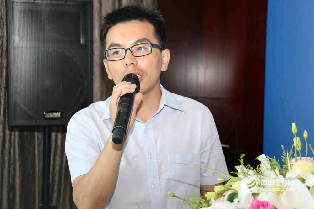 工信部賽迪顧問新能源汽車研究中心總經(jīng)理、電池百人會理事吳輝 工信部賽迪顧問新能源汽車研究中心總經(jīng)理、電池百人會理事吳輝